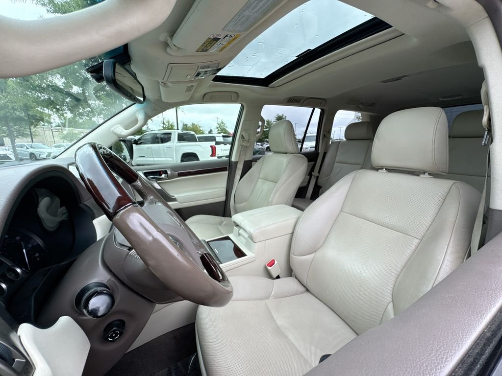 Used 2018  Lexus 460 image 10