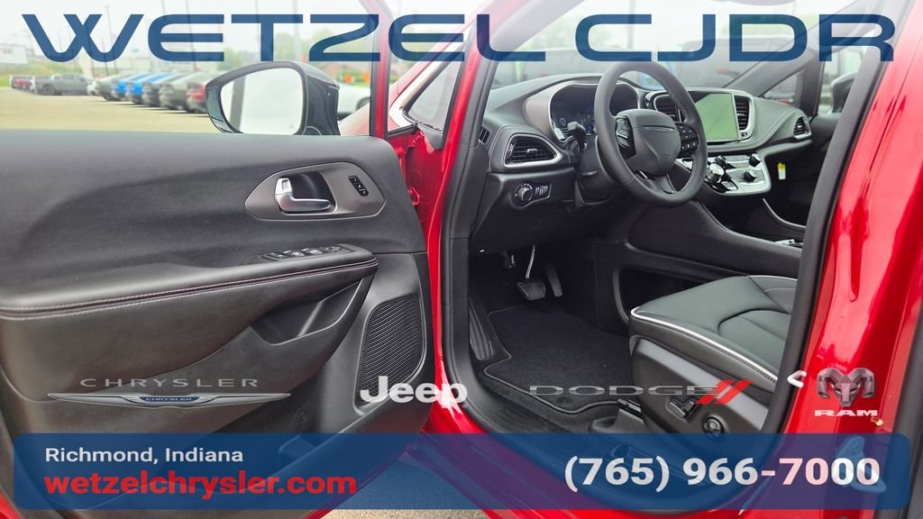 New 2027 Red Hot Pearl-Coat Exterior Paint Chrysler Limited image 11