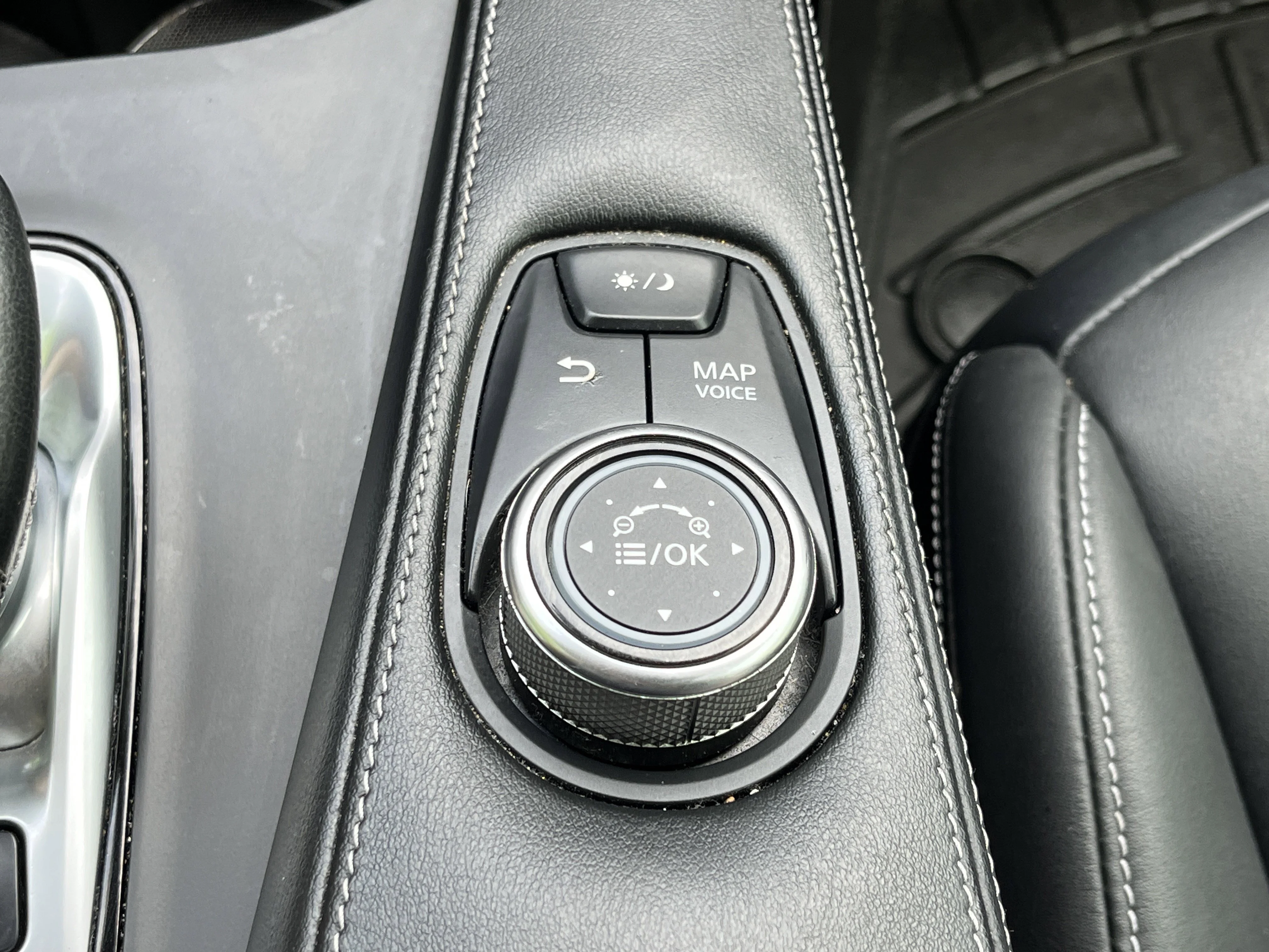 Used 2019 Graphite Shadow INFINITI LUXE image 11