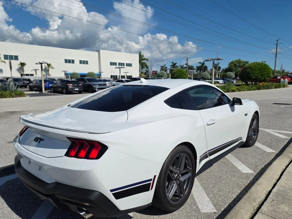 Used 2025 Oxford White Ford GT Premium image 5