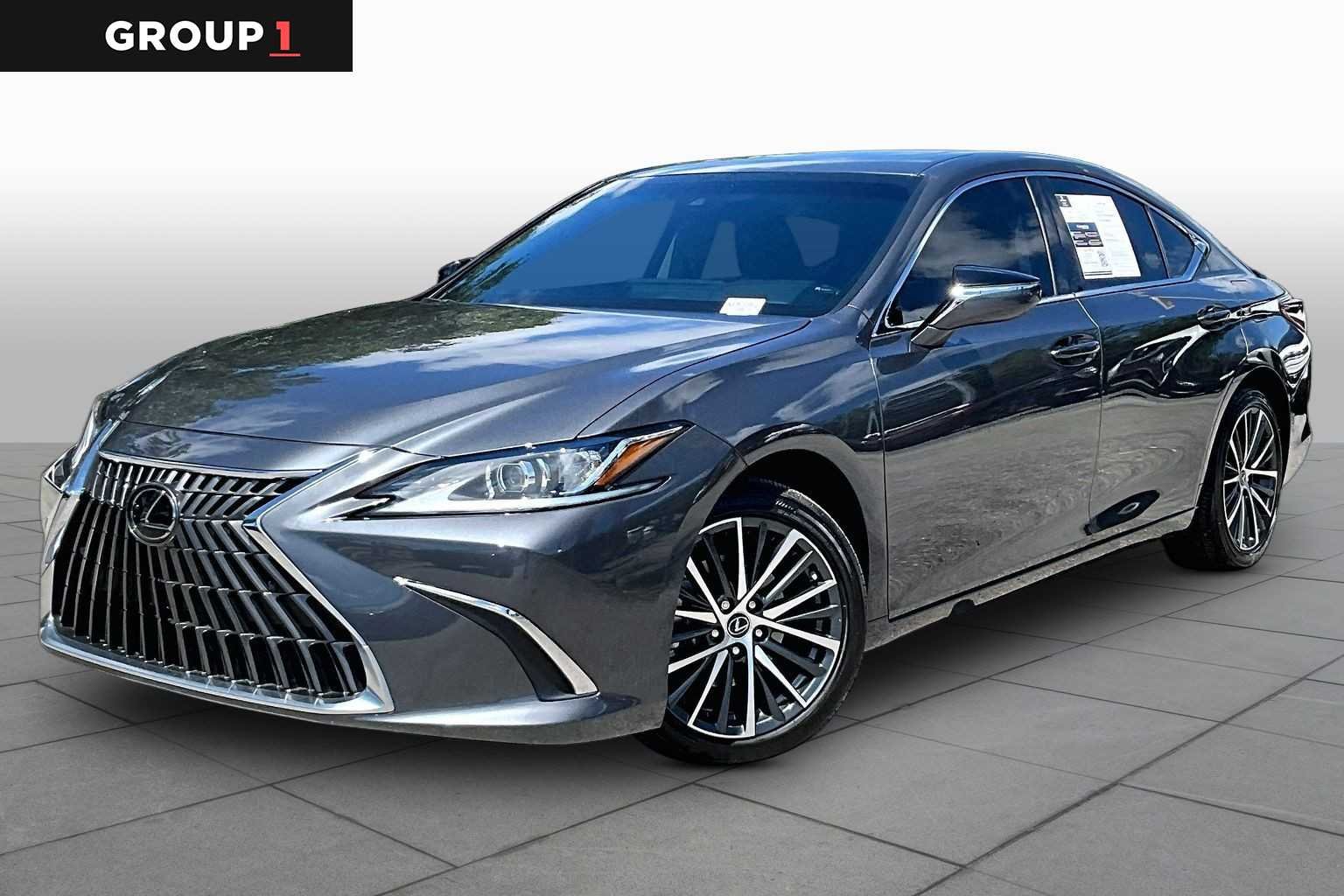 2025 Lexus ES 300h 300h's photo