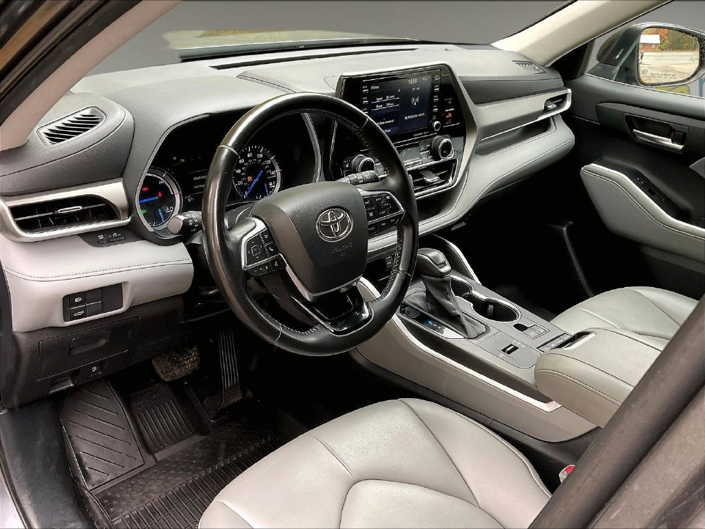 Used 2021 Magnetic Gray Metallic Toyota XLE image 8