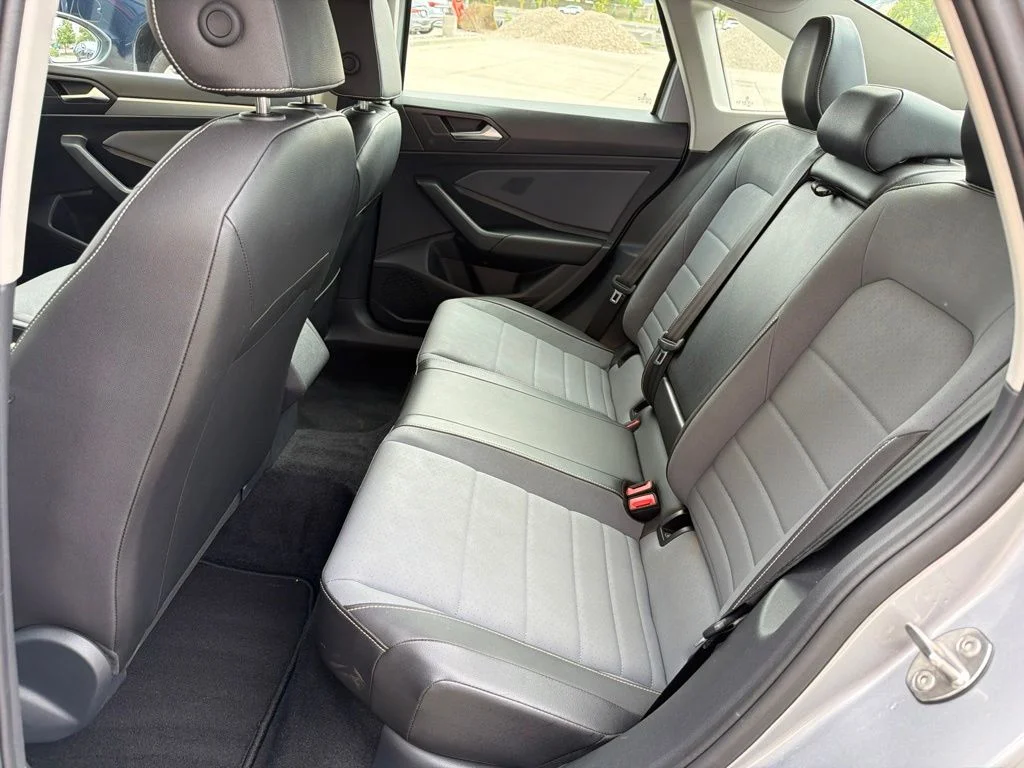 Used 2025 Silver Volkswagen 1.5T SE image 18