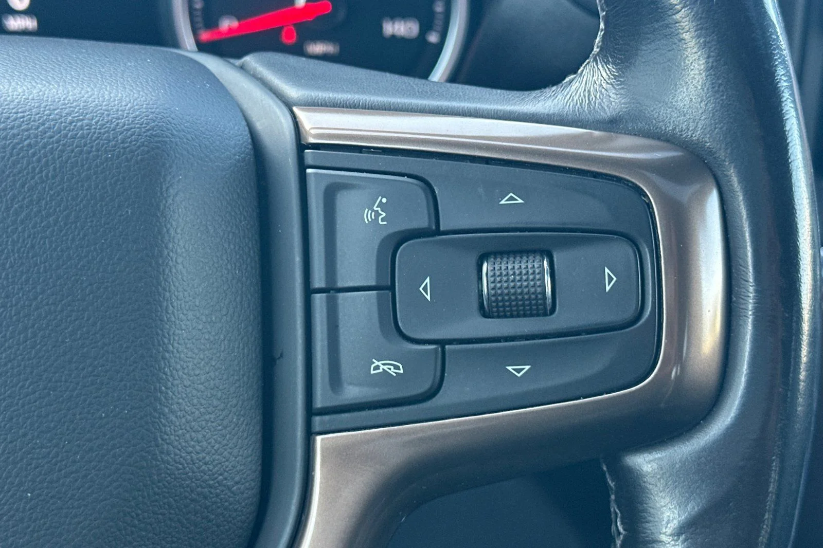 Used 2020 Iridescent Pearl Tricoat Chevrolet High Country image 26