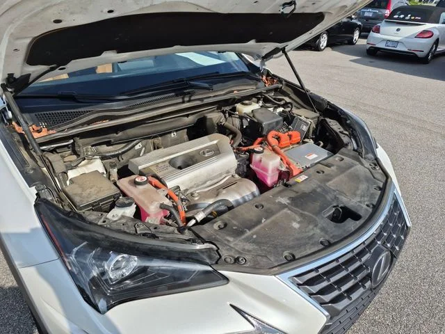 Used 2020 White Lexus 300h image 38
