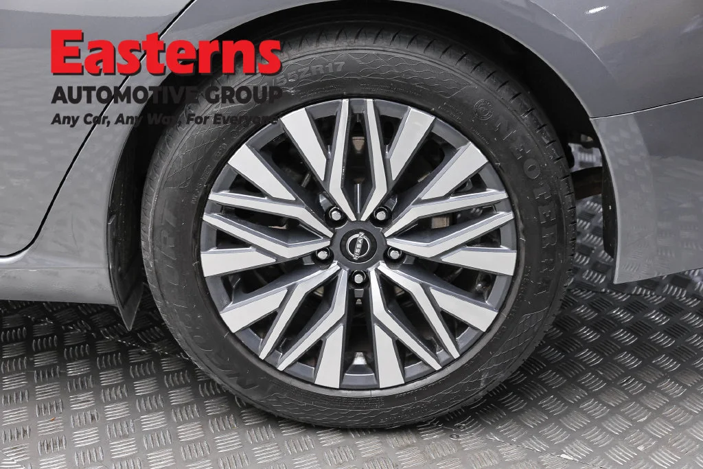 Used 2024 Gray Nissan 2.5 SV image 8
