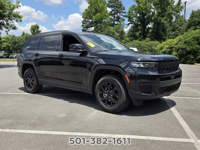 Used 2024 Diamond Black JEEP ALTITUDE 4X2 image 7