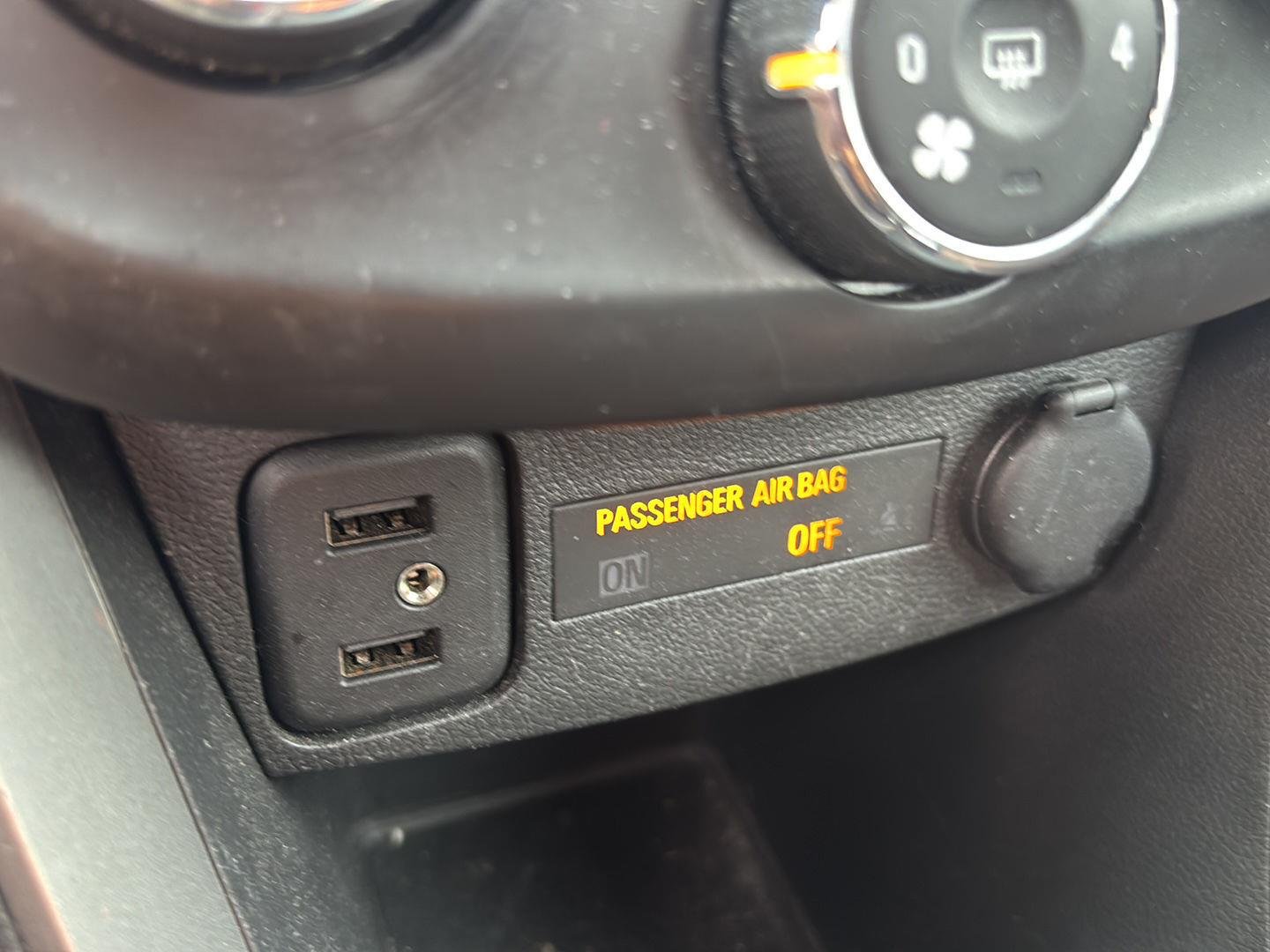 Used 2020 Wh Chevrolet  image 13