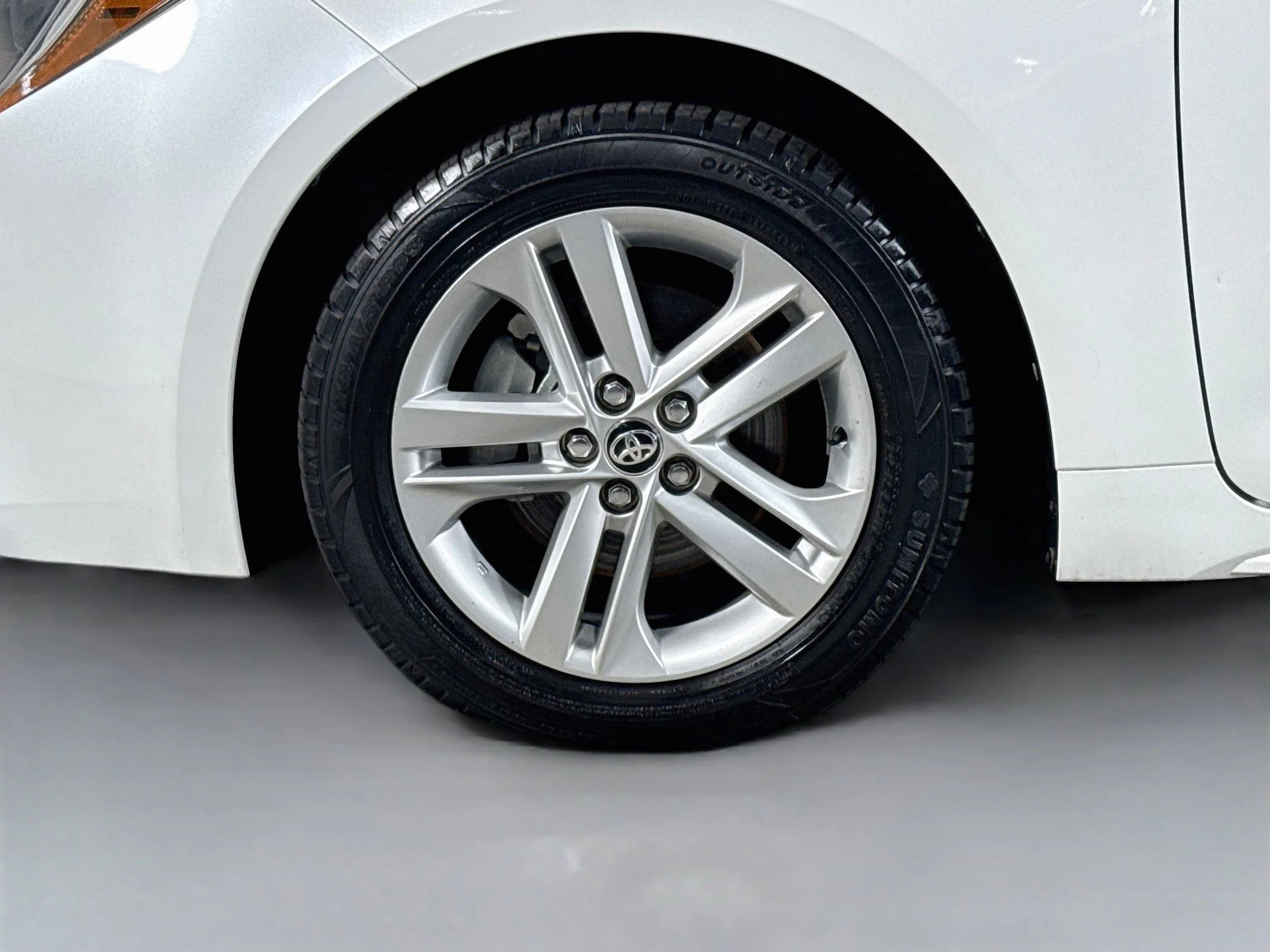 Used 2021 Wind Chill Pearl Toyota SE image 34