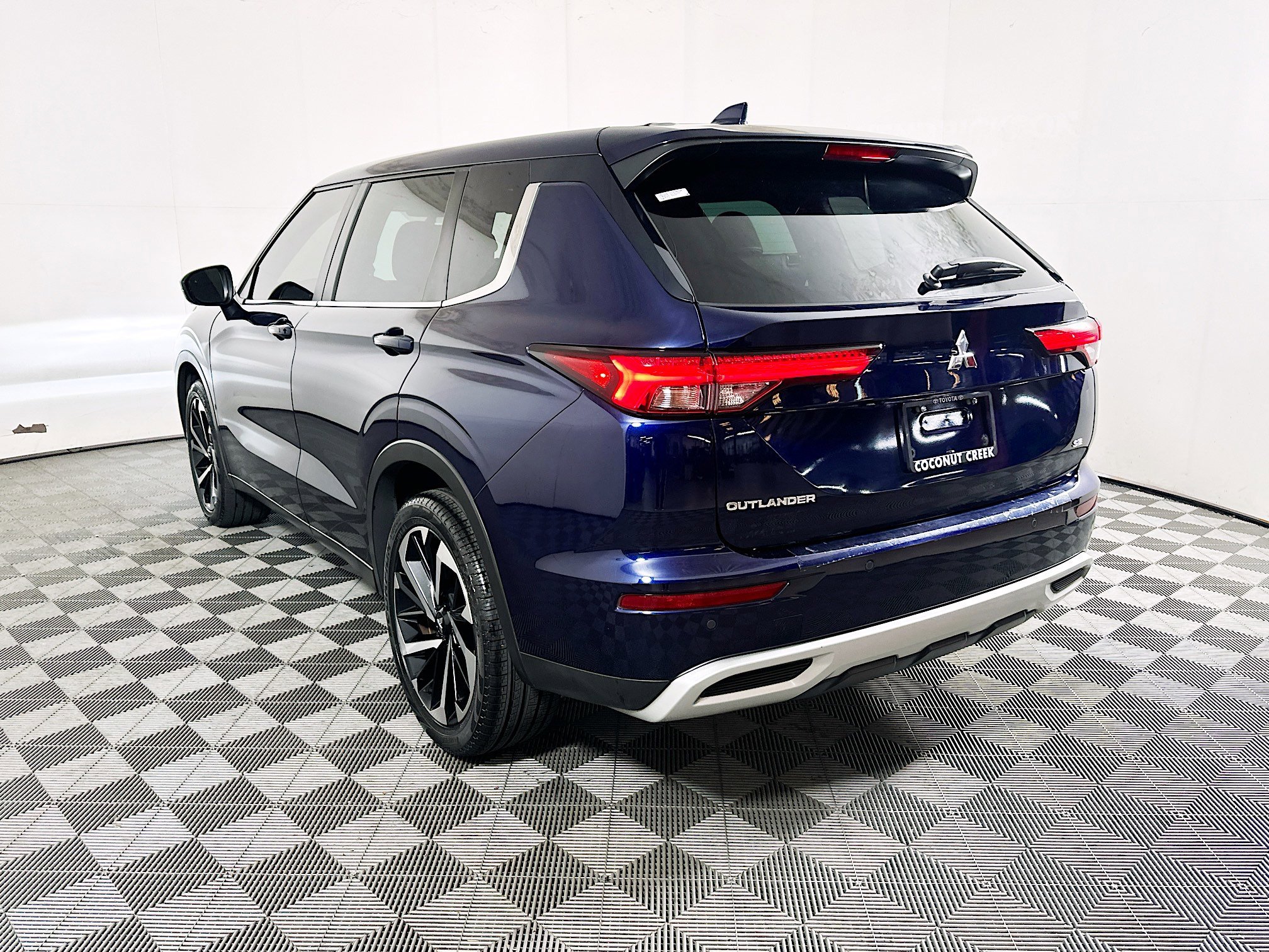 2023 Mitsubishi Outlander thumbnail 7