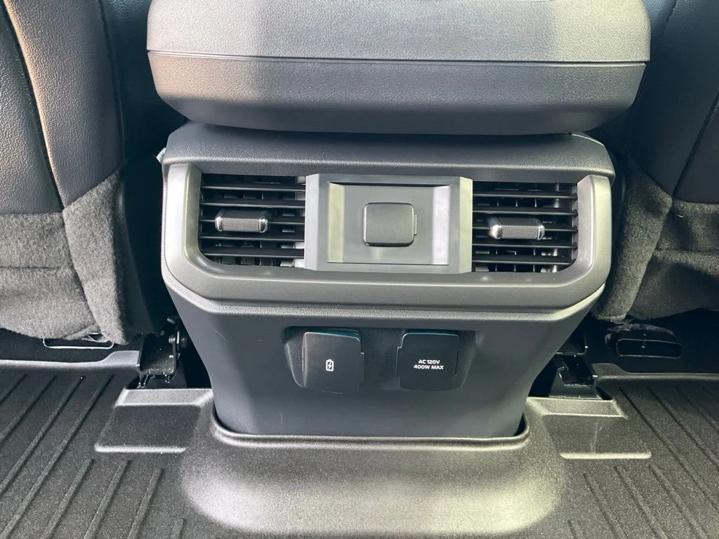 Used 2024 Silver Ford Lariat image 31