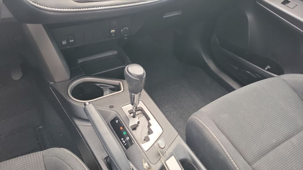 2018 Toyota RAV4 XLE - Photo 15