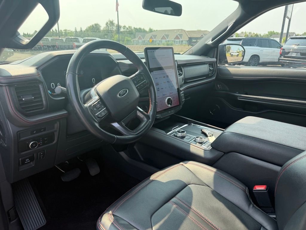 Used 2023  Ford Limited image 21