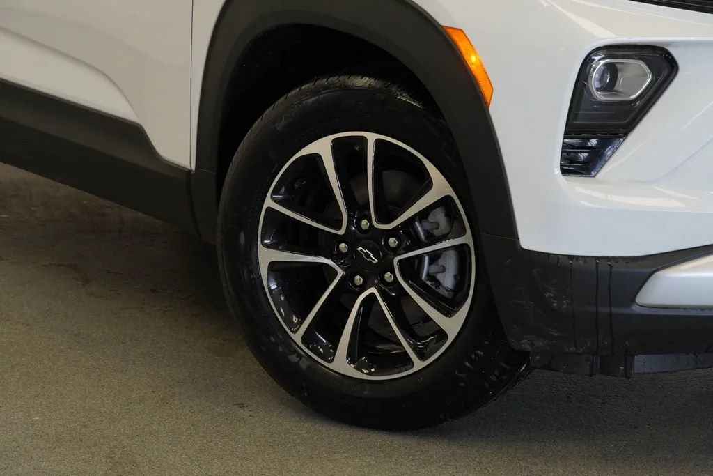 New 2026 Summit White Chevrolet LT image 9