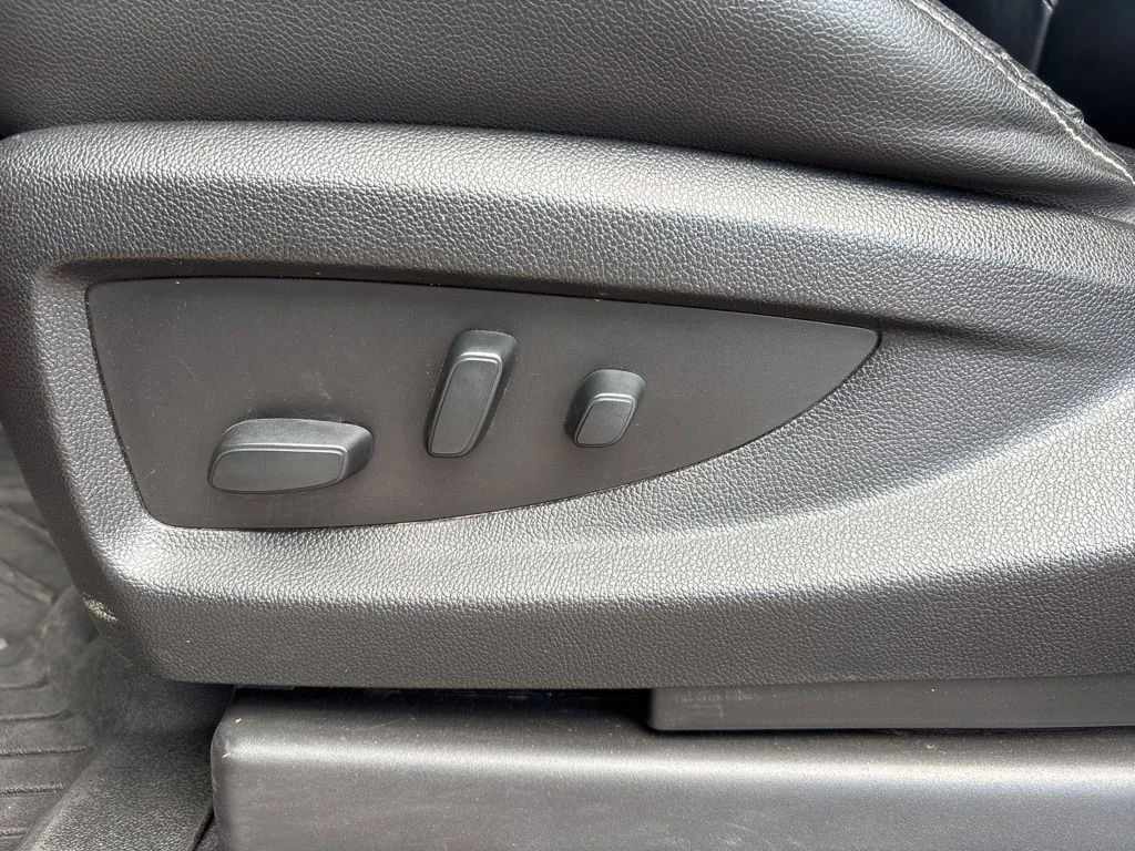 Used 2018 Cardinal Red GMC SLT image 11