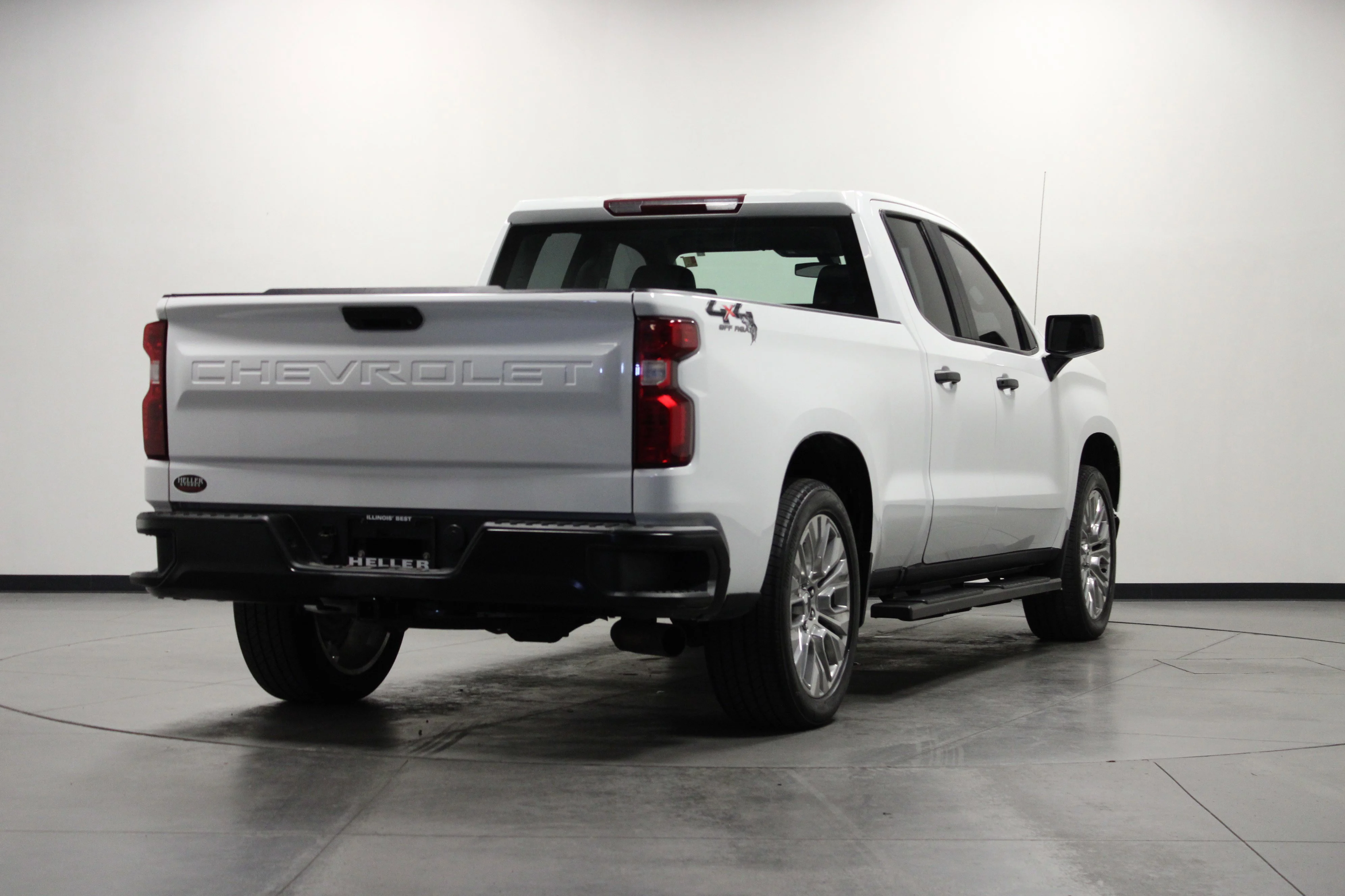 Used 2022 Summit White Chevrolet WT image 4