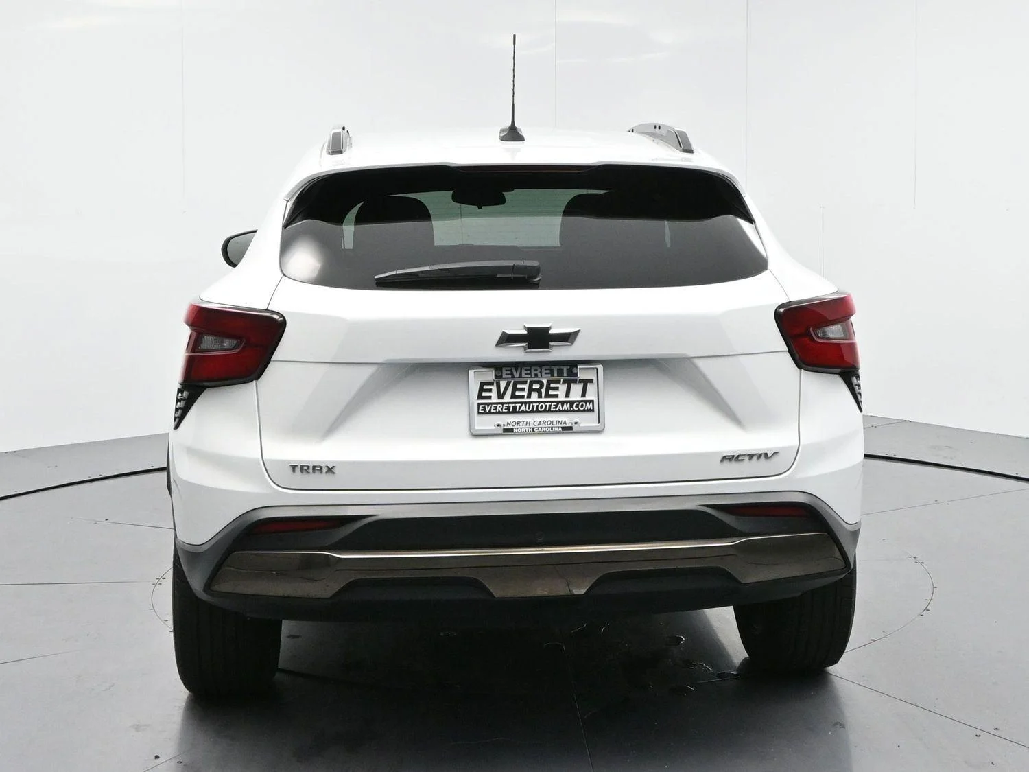 Used 2025 Summit White Chevrolet ACTIV image 6