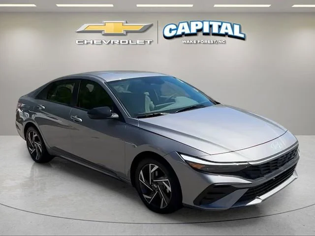 Used 2025 Gray Hyundai SEL Sport image 7