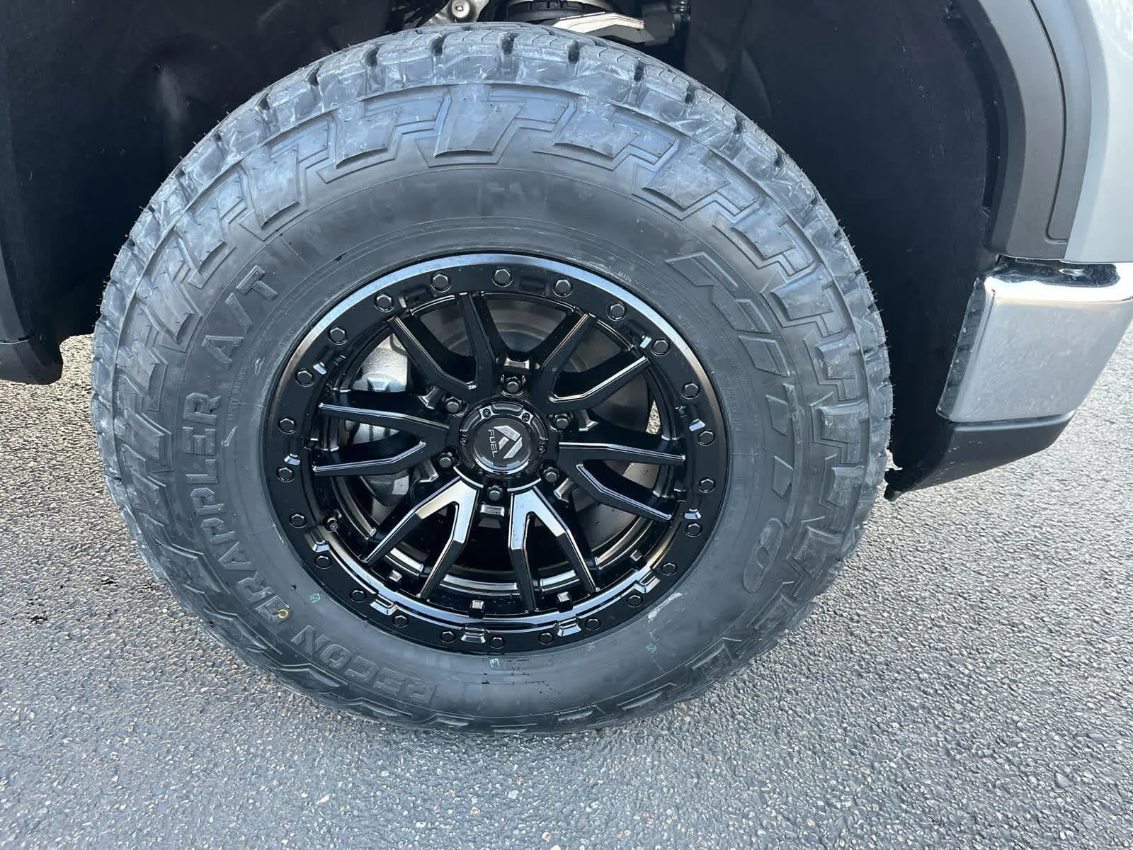 2026 GMC Sierra 1500 SLT - Photo 9
