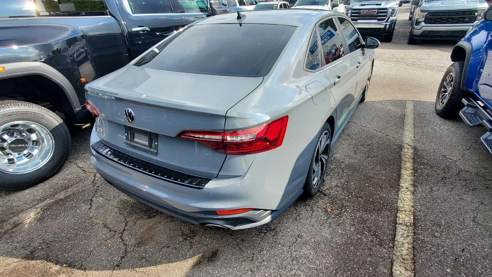 Used 2024 Pure Gray Volkswagen Autobahn image 9