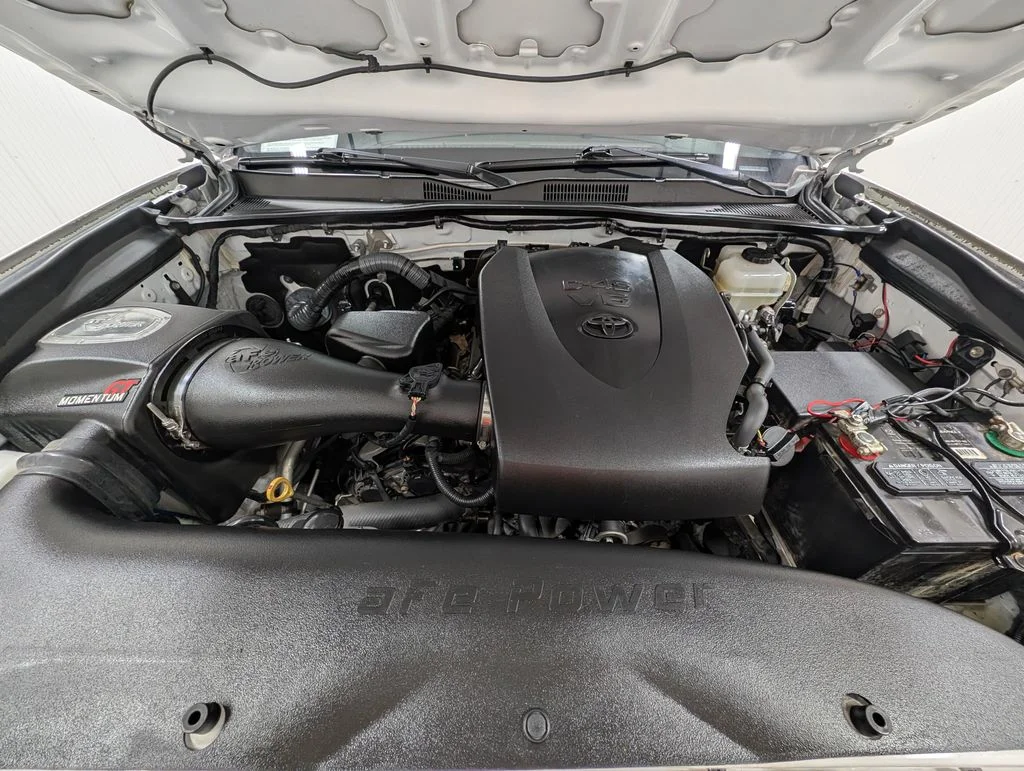 Used 2016 Super White Toyota TRD Off-Road image 25