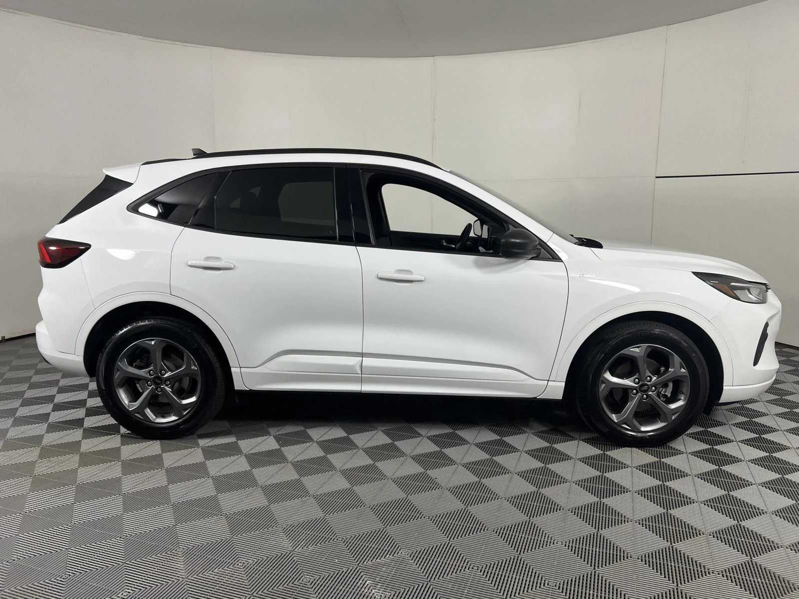 Used 2023 Oxford White Ford ST-Line image 11