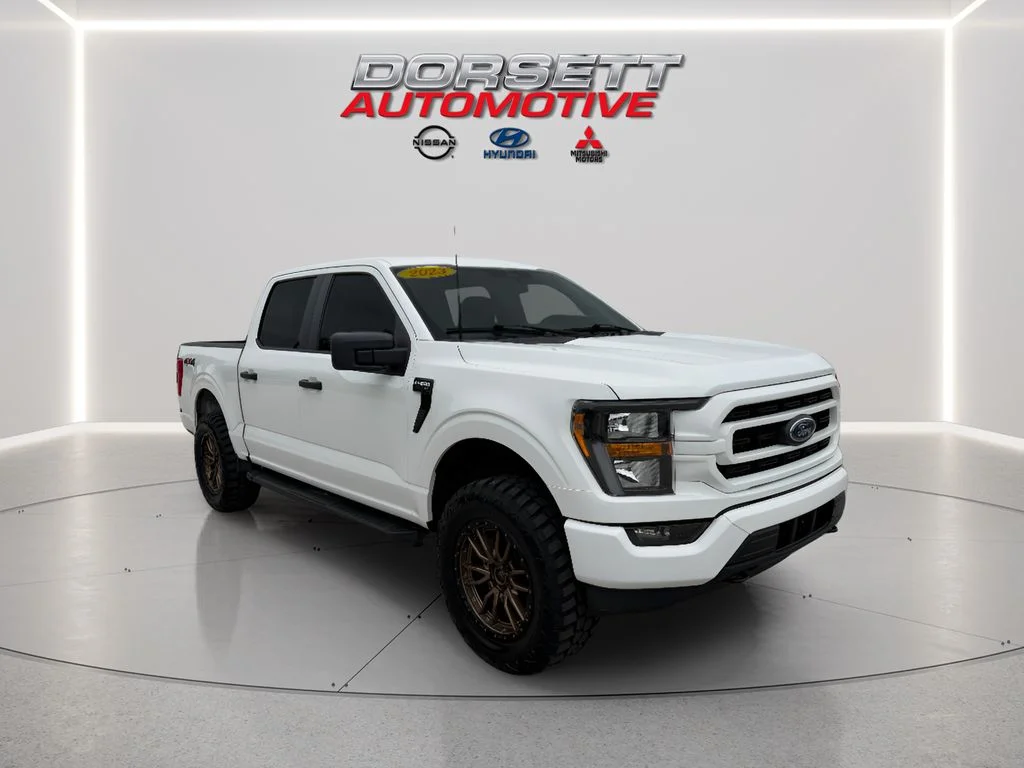 Used 2023 Oxford White Ford XLT image 4