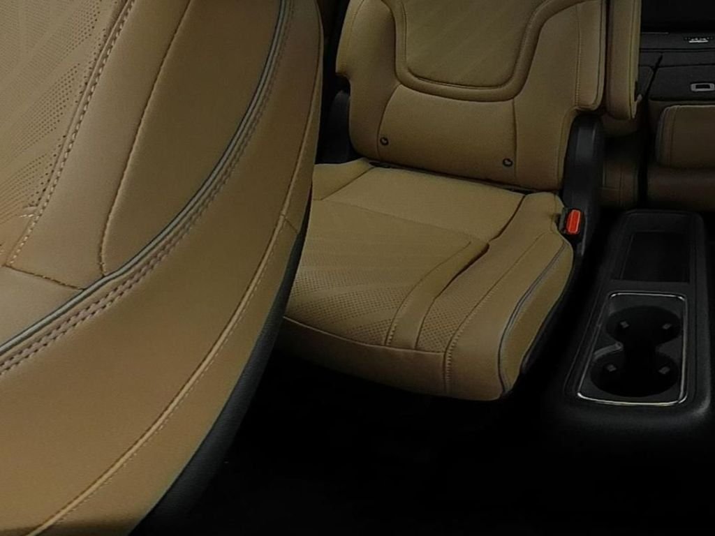 New 2026 Black INFINITI LUXE image 29
