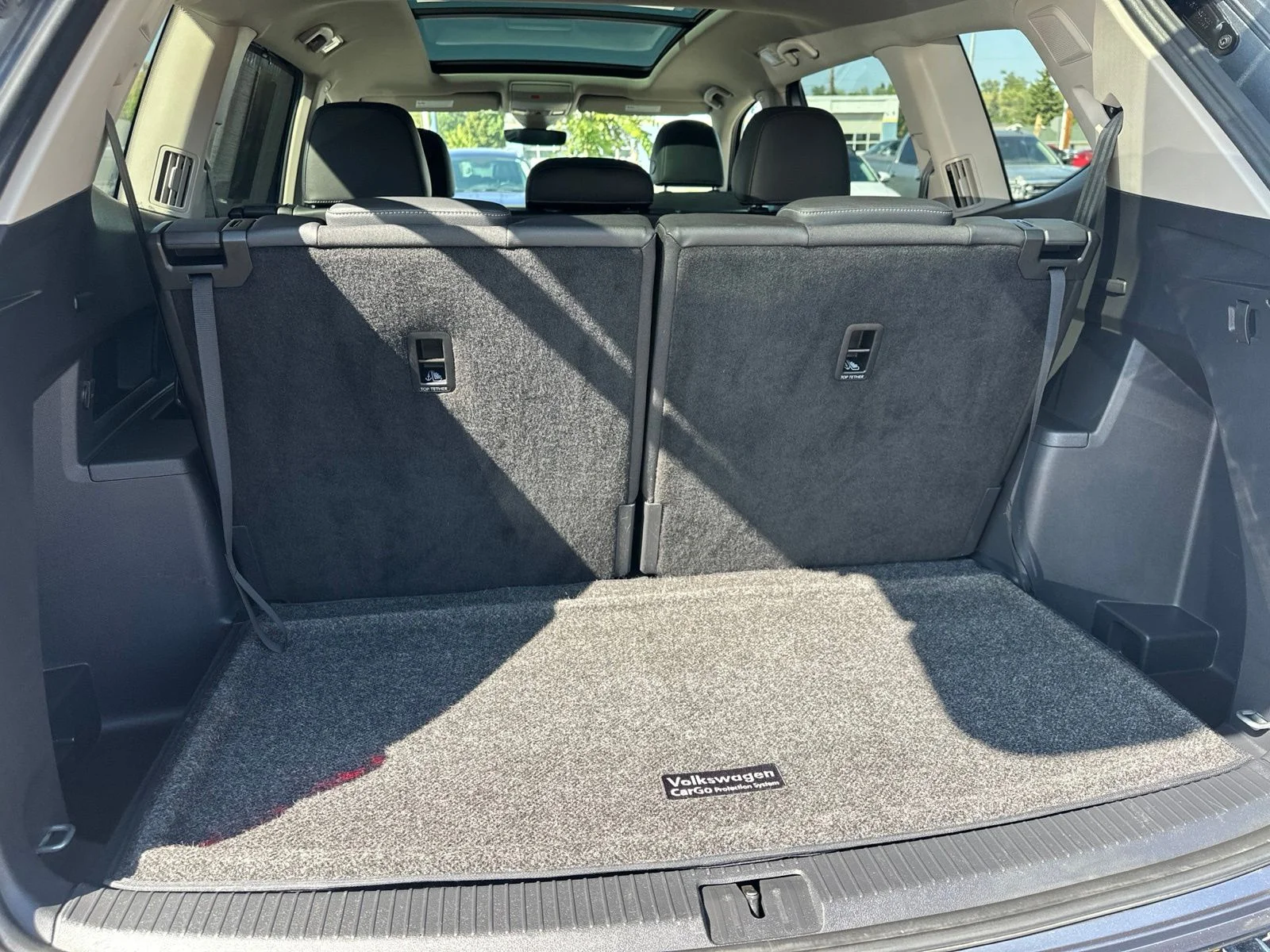 Used 2019 Gray Volkswagen SEL Premium image 37