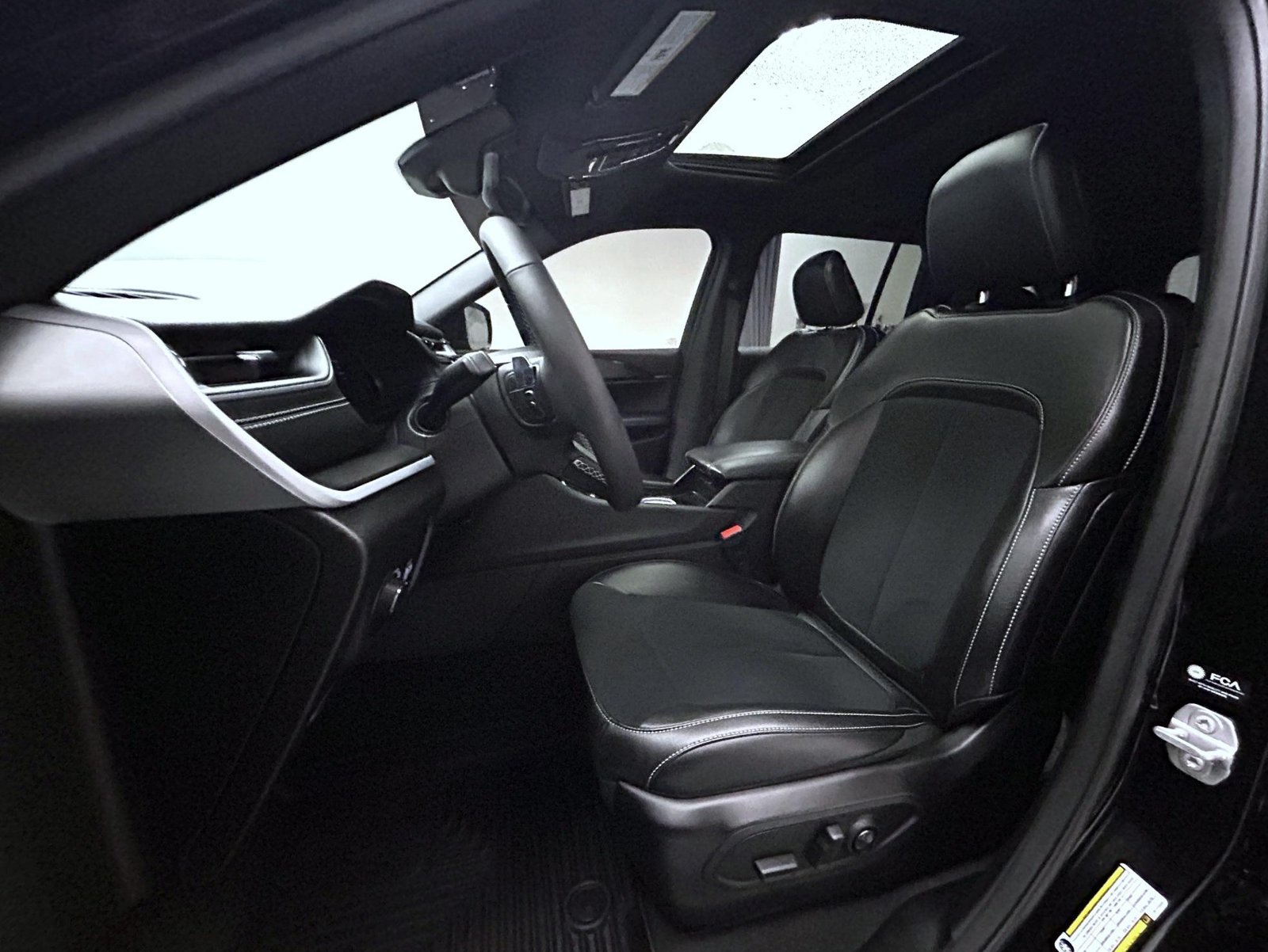 Used 2024 Black Jeep Altitude X image 10