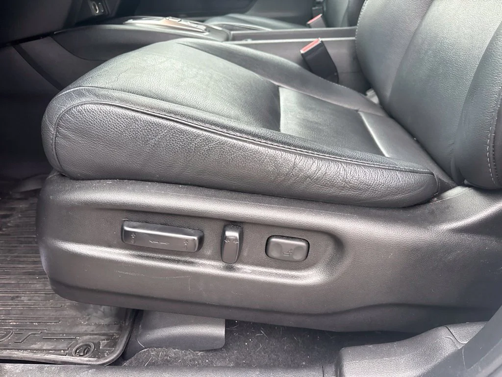 Used 2022 White Honda EX-L image 18