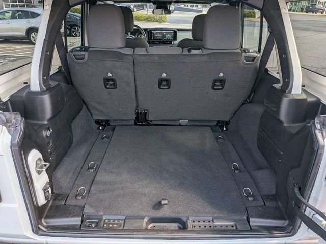 Used 2024 White Jeep Sahara image 12