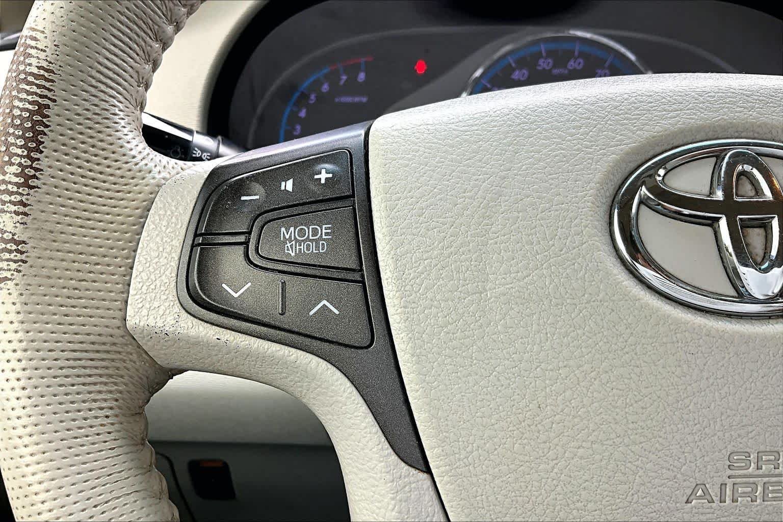 Used 2013 Silver Sky Metallic Toyota XLE image 21