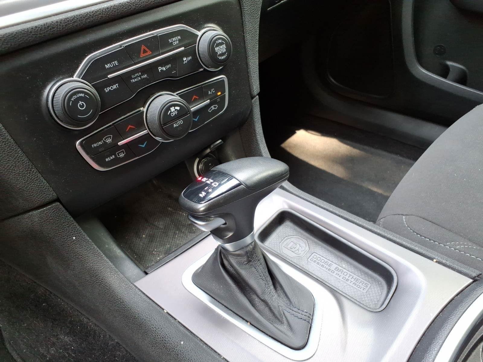 Used 2022 Pitch Black Clearcoat Dodge SXT image 22