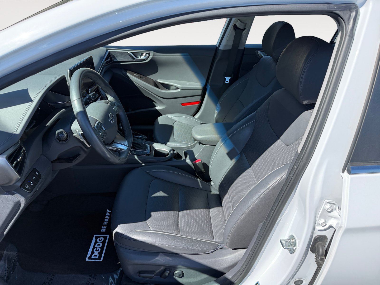 Used 2020 Ceramic White Hyundai Limited image 10