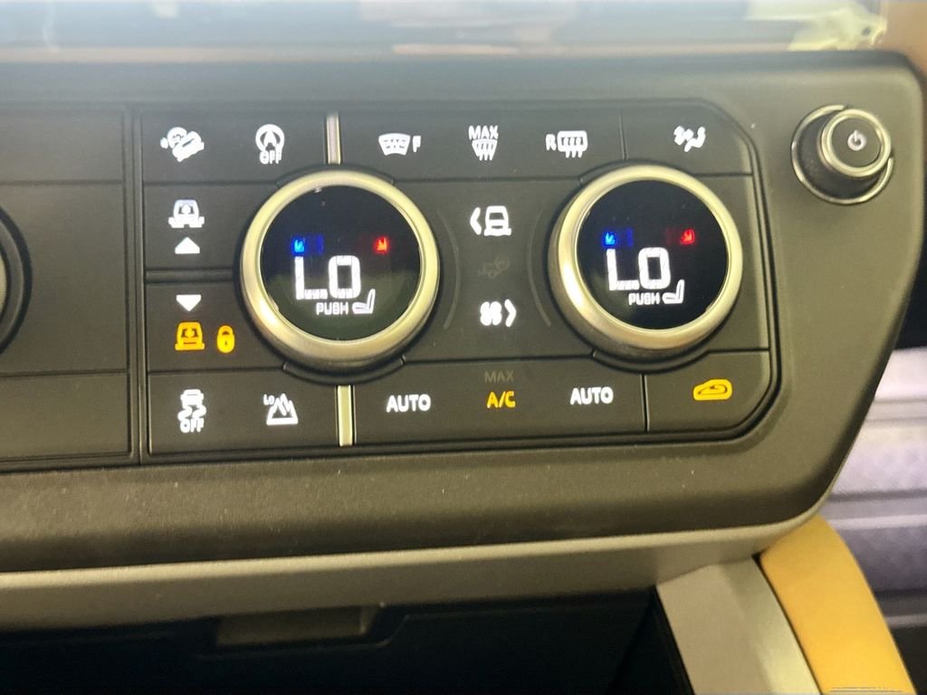 New 2026 Santorini Black Land Rover V8 image 16