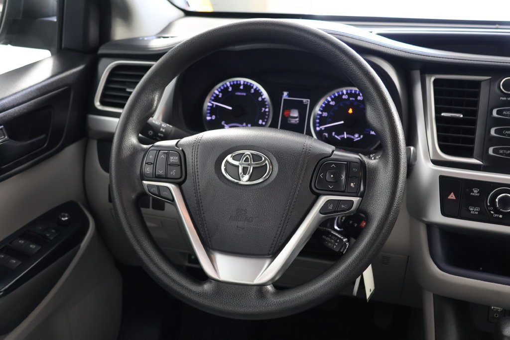 2017 Toyota Highlander LE - Photo 10