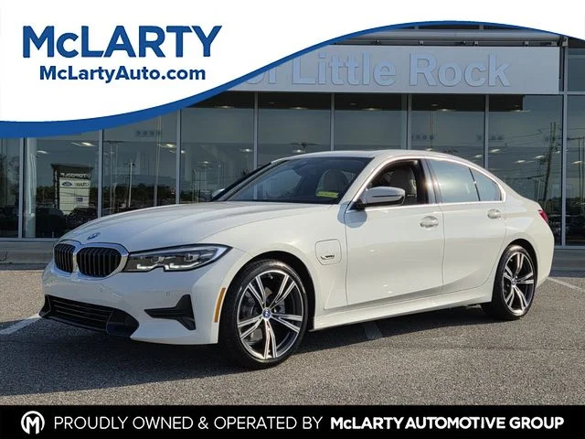 2022 BMW 3 Series 330e xDrive Sedan's photo
