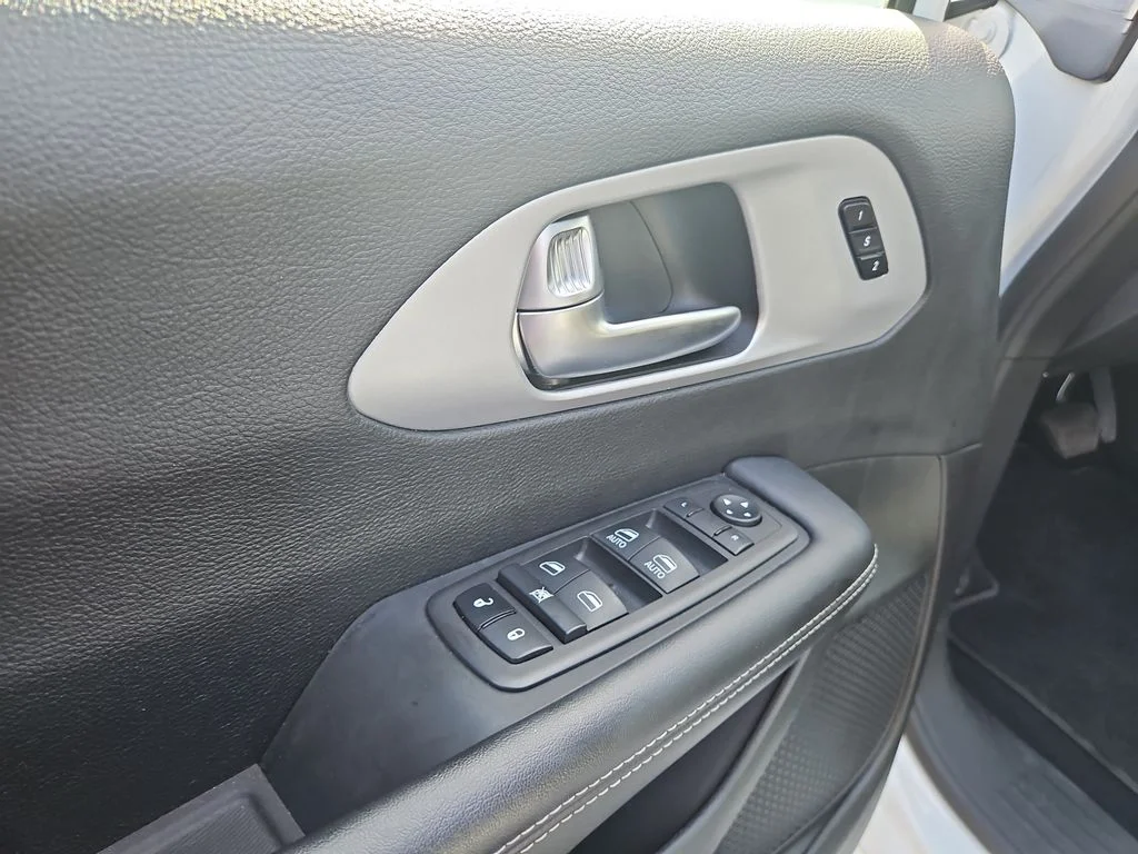 Used 2024 White Chrysler Select S Appearance image 20