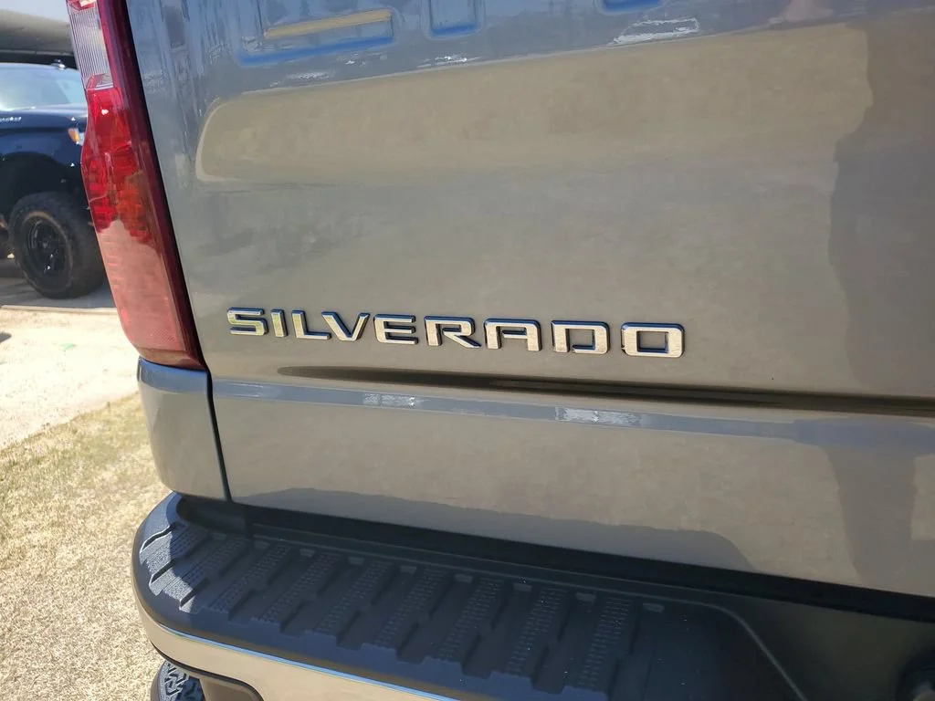 Used 2025 Sterling Gray Metallic Chevrolet LT image 8