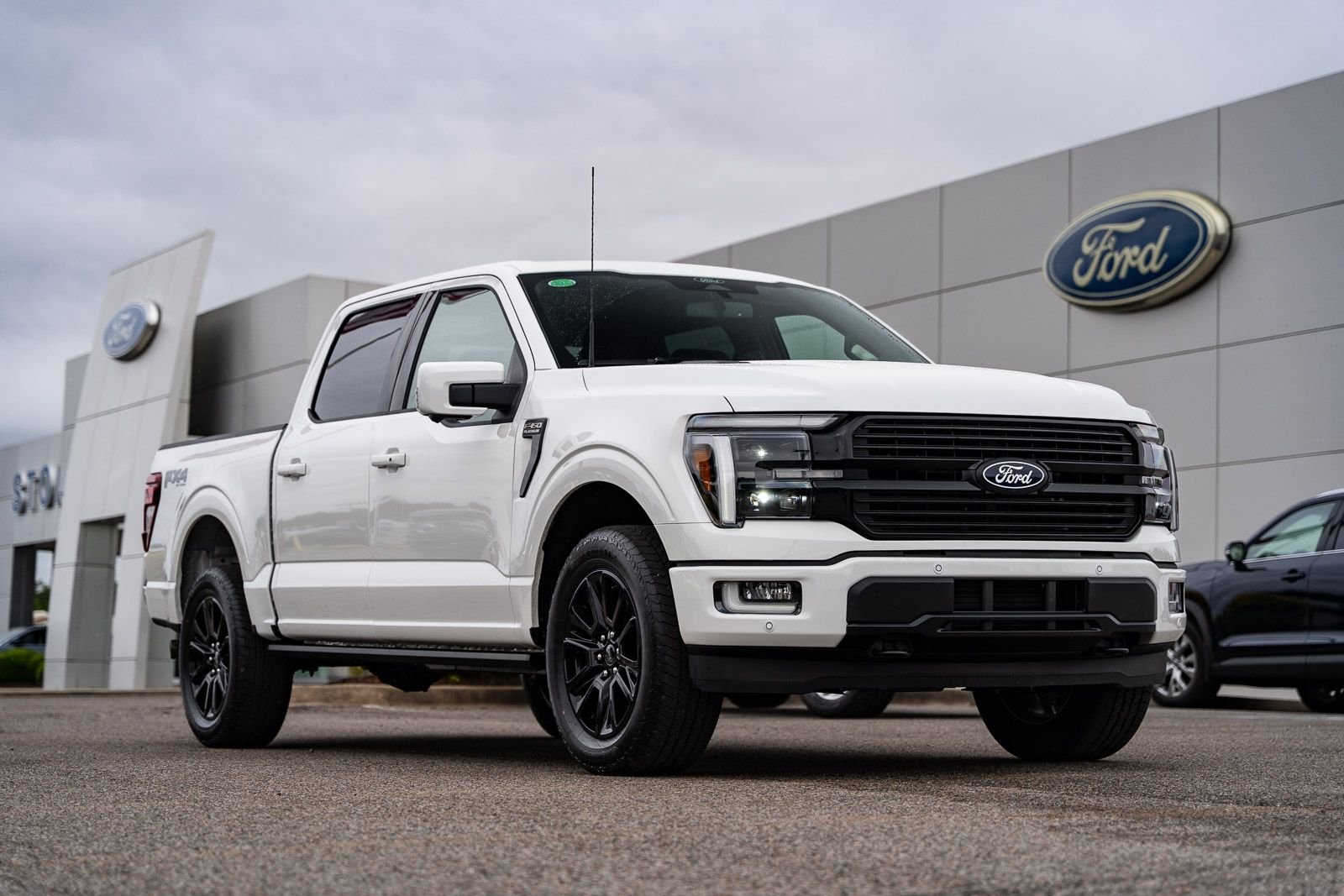 New 2026 Star White Metallic Tri-Coat Ford Platinum® image 1
