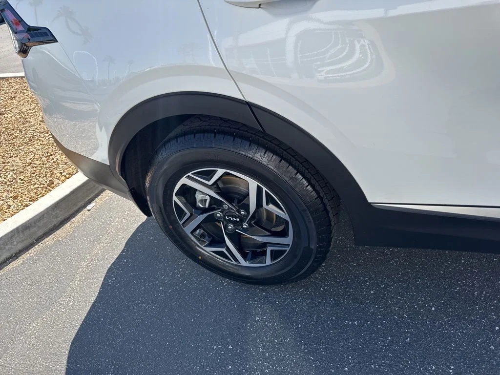 Used 2023 White Kia LX image 20