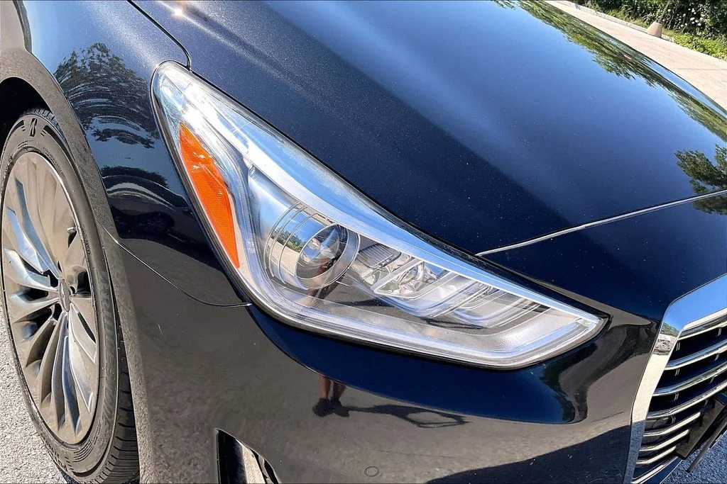 Used 2018 Black Genesis 3.3T Premium image 29