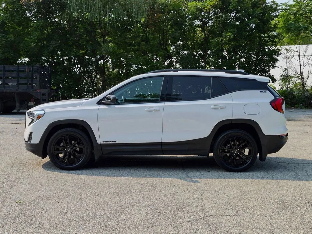 Used 2021 White GMC SLE image 8