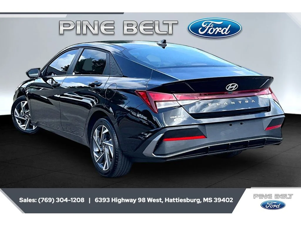 Used 2025 Abyss Black Hyundai SEL Sport image 2