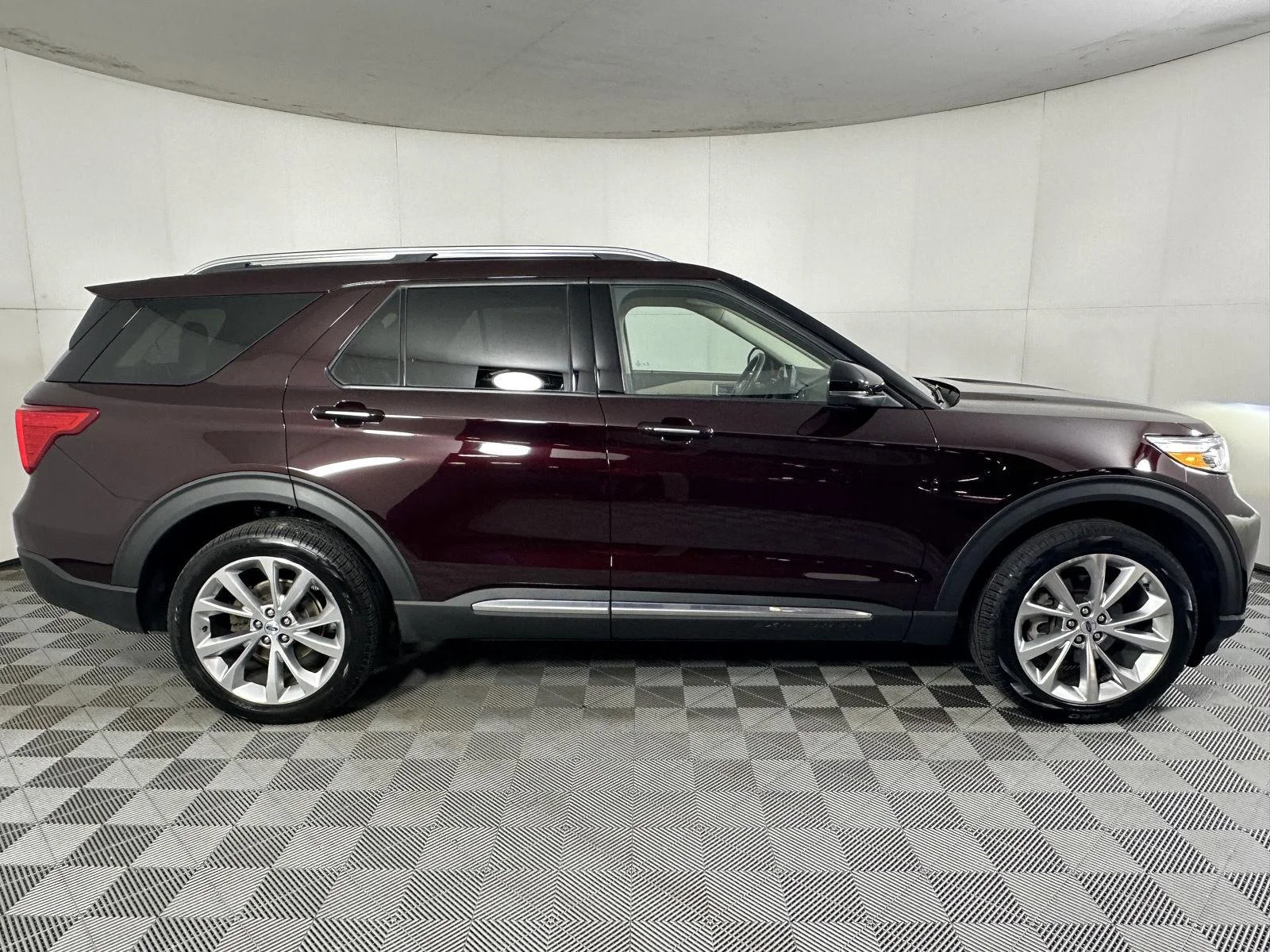 Used 2023 Jewel Red Metallic Tinted Clearcoat Ford Platinum image 2