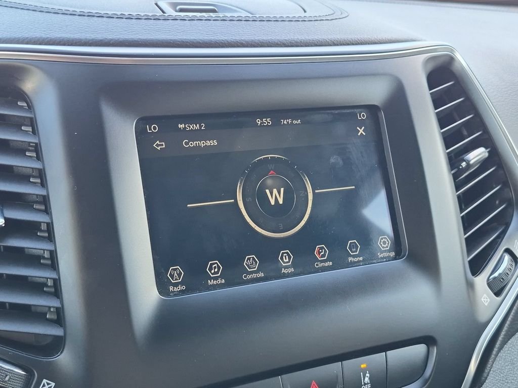 Used 2020 Light Brownstone Pearlcoat Jeep Latitude Plus image 17