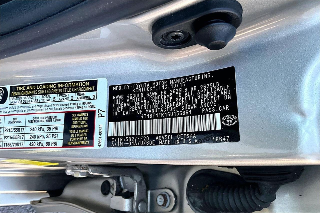 Used 2016 Creme Brulee Mica Toyota SE image 3