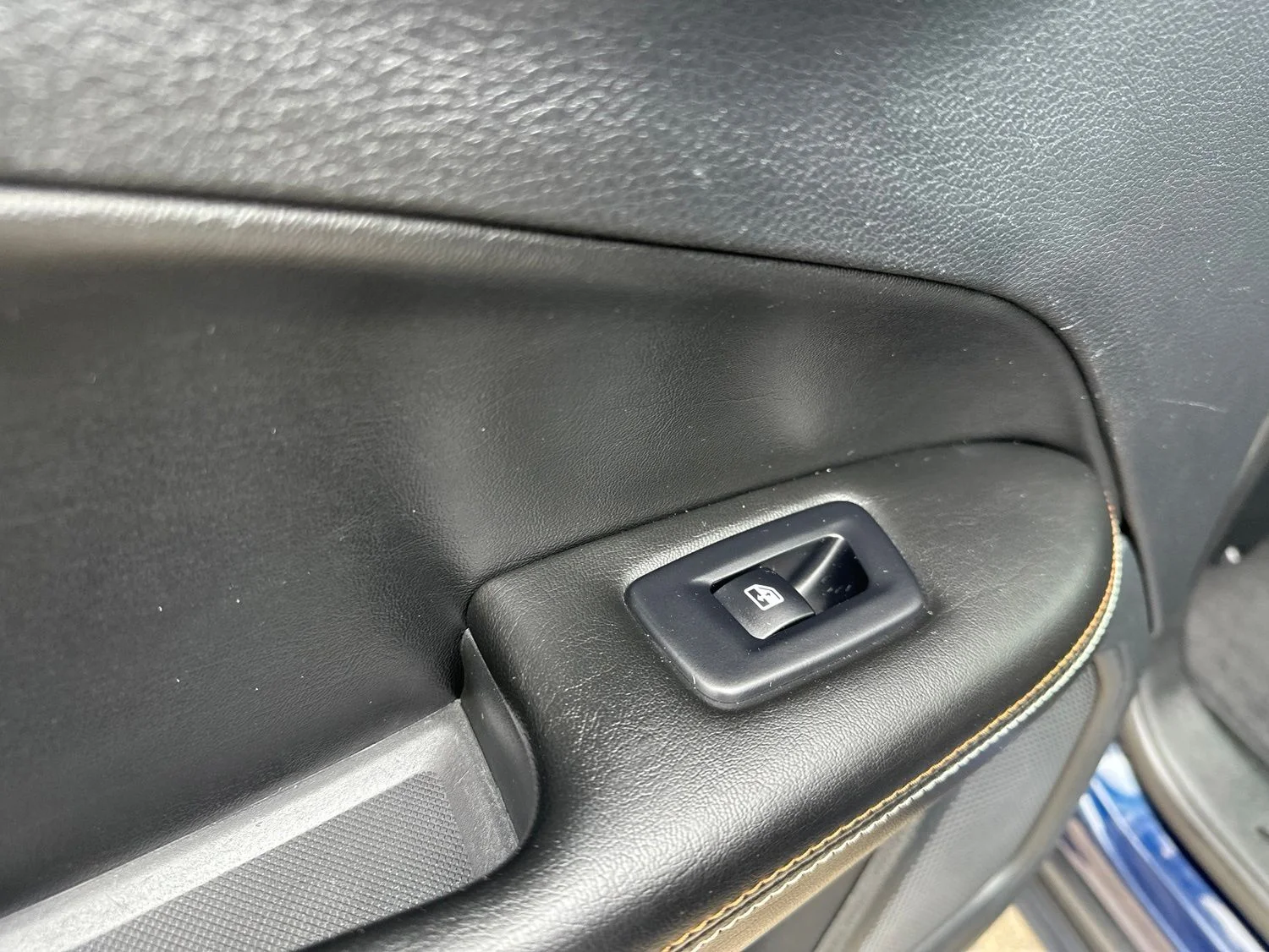 Used 2021 Blue Jeep Latitude image 22