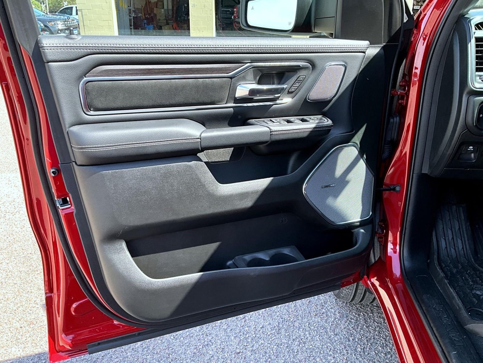 New 2026 Molten Red Pearl-Coat Exterior Paint RAM Laramie image 10